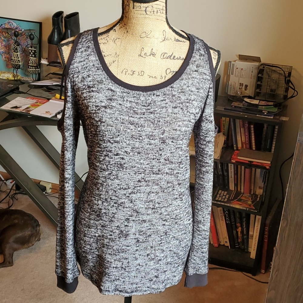 Maurices cold shoulder tunic size Medium